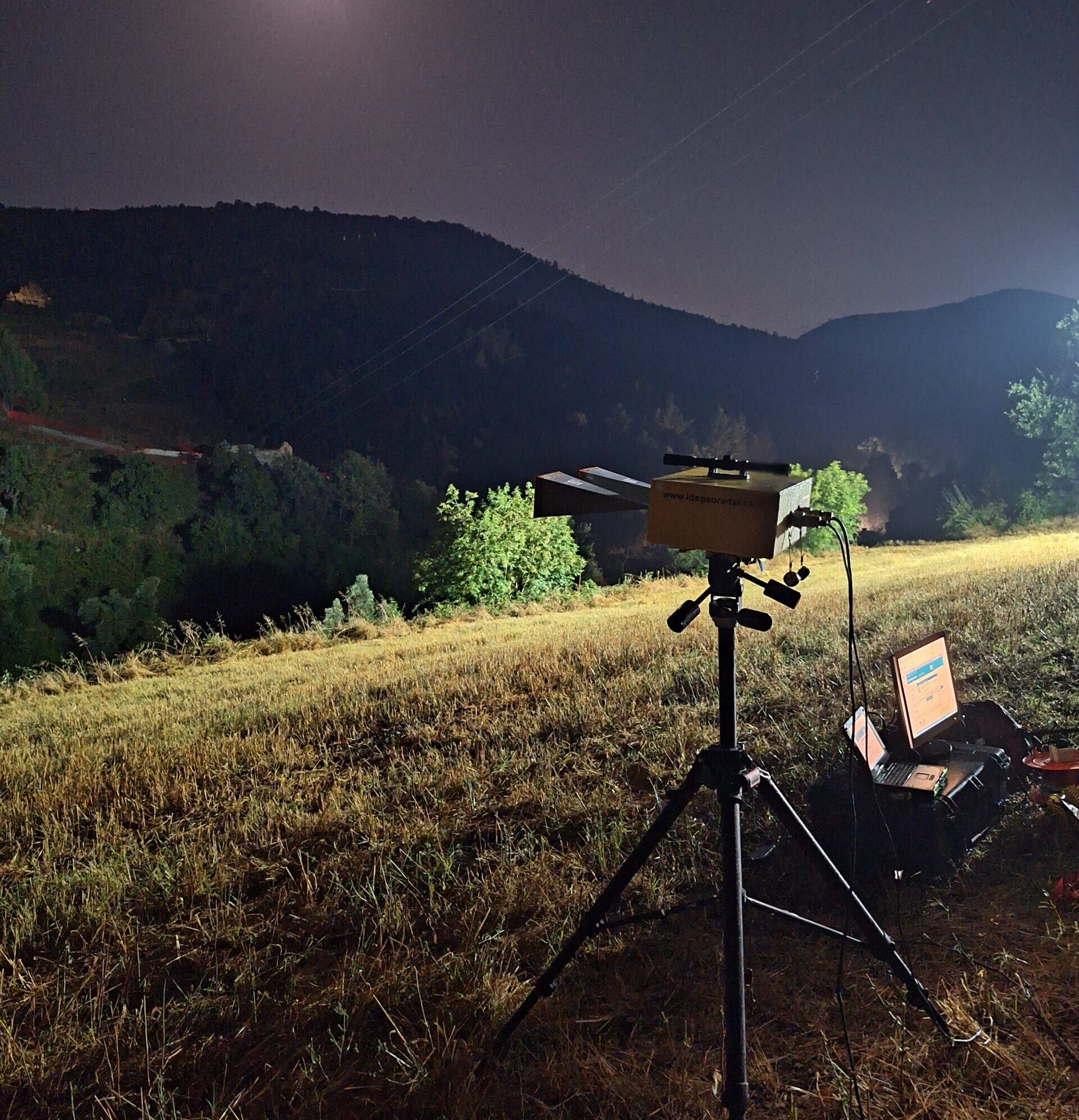 Radar monitoring from the ground during the demolition of a viaduct